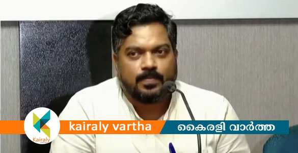 കോൺഗ്രസ് വിട്ട എ കെ ഷാനിബ് ഡിവൈഎഫ്‌ഐയിലേയ്ക്ക്