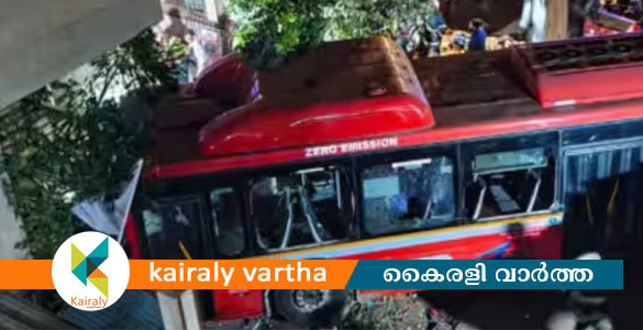 നിയന്ത്രണം വിട്ട ബസ് നടപ്പാതയിലേക്ക് പാഞ്ഞുകയറി; നാല് പേർക്ക് ദാരുണാന്ത്യം