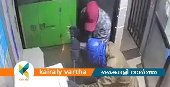നാല് മിനിറ്റ്! എ.ടി.എം തകര്‍ത്ത് 30 ലക്ഷം കവര്‍ന്ന് നാലംഗ സംഘം; സിസിടിവി ദൃശ്യം പുറത്ത്