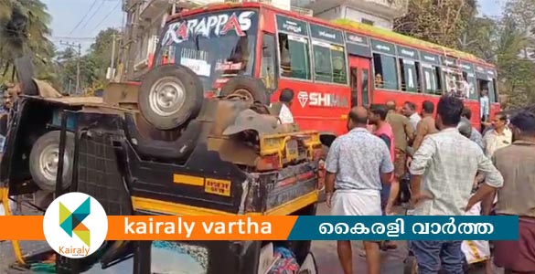 മഞ്ചേരിയില്‍ ഓട്ടോറിക്ഷയും സ്വകാര്യ ബസും കൂട്ടിയിടിച്ചു; 5 പേർക്ക് പരിക്ക്