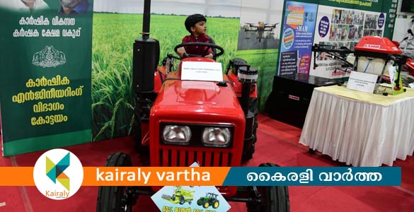 കാഴ്ചയിൽ കുഞ്ഞൻ, പ്രകടനത്തിൽ കേമൻ; മിനി ട്രാക്ടർ