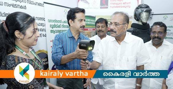 വനം വന്യജീവിവകുപ്പ് സ്റ്റാള്‍ സന്ദര്‍ശിച്ച് മന്ത്രി എ.കെ. ശശീന്ദ്രന്‍