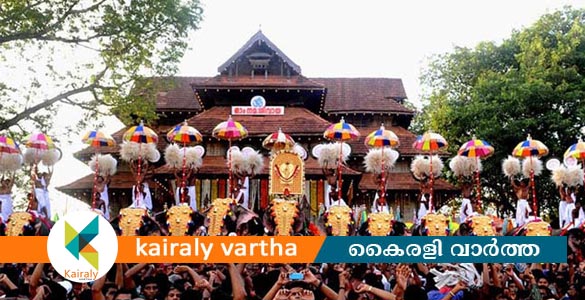 പൂര വിളംബരം കുറിച്ച് വടക്കുന്നാഥ ക്ഷേത്രത്തിന്റെ തെക്കേ ഗോപുരനട തുറന്നു