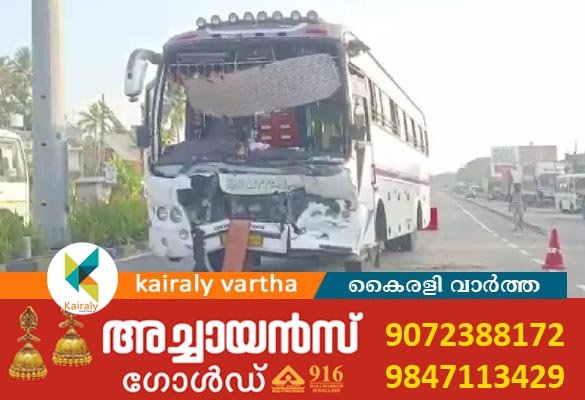 എറണാകുളത്ത് ടൂറിസ്റ്റ് ബസ് കണ്ടെയ്നർ ലോറിക്ക് പിന്നിൽ ഇടിച്ചു; 28 പേർക്ക് പരിക്ക്