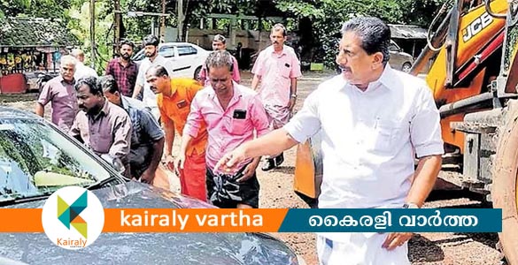 മദ്യലഹരിയില്‍ കാറോടിച്ച് യുവാവിന്‍റെ പരാക്രമം; മോന്‍സ് ജോസഫ് എംഎല്‍എ രക്ഷപ്പെട്ടത് തലനാരിഴയ്ക്ക്