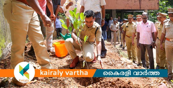 പരിസ്ഥിതി ദിനത്തിൽ വൃക്ഷത്തൈ നട്ട് കോട്ടയം ജില്ലാ പോലീസ്