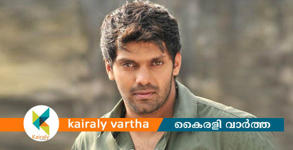 നടൻ ആര്യയുടെ വീട്ടിലും സ്ഥാപനങ്ങളിലും ആദായ നികുതി വകുപ്പ് റെയ്ഡ്