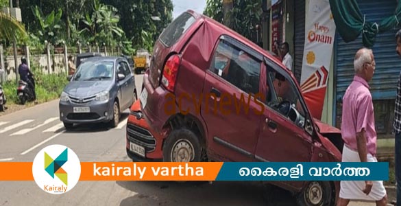ഏഴാം മൈലിൽ കാറുകൾ കൂട്ടിയിടിച്ച് അപകടം; 2 പേർക്ക് പരിക്ക്