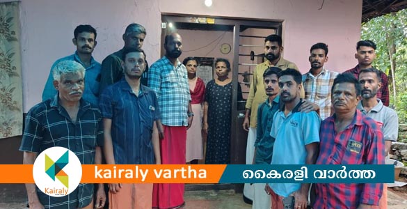ജപ്തി ചെയ്ത് പൂട്ടിയ വീടിന്‍റെ പൂട്ടു പൊളിച്ച് 61കാരിയെ വീട്ടിൽ കയറ്റി സിപിഎം പ്രവർത്തകർ