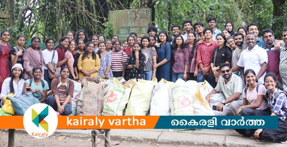 പാതിരാമണലില്‍ മാലിന്യം നീക്കി കണ്ടല്‍ നട്ട് വിദ്യാര്‍ഥികള്‍