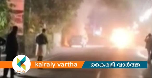 വൈക്കത്ത് ഓടികൊണ്ടിരുന്ന കാറിന് തീപിടിച്ച് അപകടം