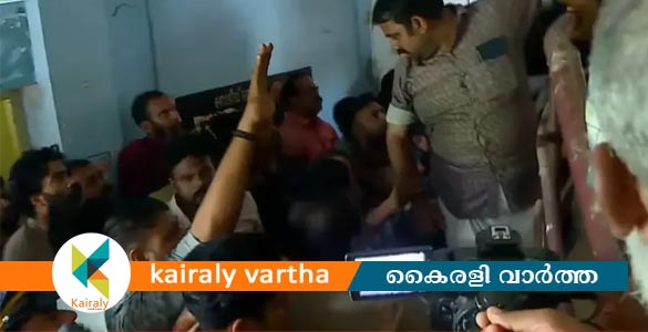 കൗണ്‍സിലറുടെ ആത്മഹത്യ; മാധ്യമപ്രവര്‍ത്തകരെ കൈയ്യേറ്റം ചെയ്ത് ബിജെപി പ്രവര്‍ത്തകര്‍