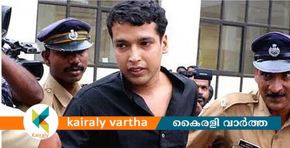 നടിയെ ആക്രമിച്ച കേസ്: വീട്ടിൽ അമ്മ മാത്രമെന്ന് പൾസർ സുനി; നിരപരാധിയെന്ന് ‌ മാർട്ടിൻ