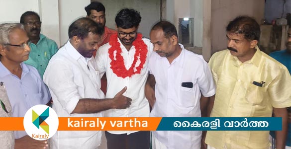 സ്വതന്ത്രൻ സിപിഎമ്മിൽ ചേർന്നു; മരങ്ങാട്ടുപിള്ളിയില്&zwj; എൽഡിഎഫും യുഡിഎഫും ഒപ്പത്തിനൊപ്പം