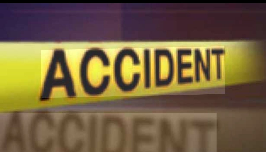 ശബരിമല തീർത്ഥാടകർ സഞ്ചരിച്ച കാറും ടിപ്പറും കൂട്ടിയിടിച്ച് 5 പേർക്ക് പരിക്ക്