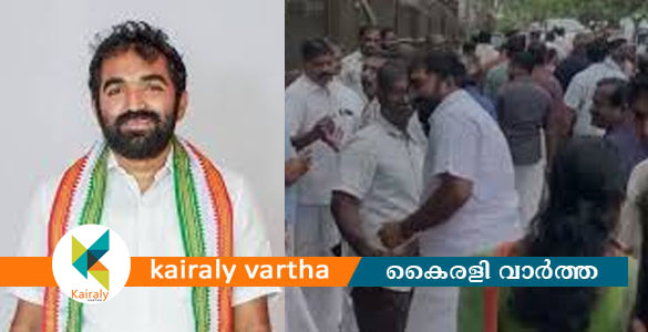 തനിക്കെതിരെ പ്രതിഷേധിച്ച ബിജെപിക്കാർക്ക് കൈകൊടുത്ത് ചാണ്ടി ഉമ്മൻ