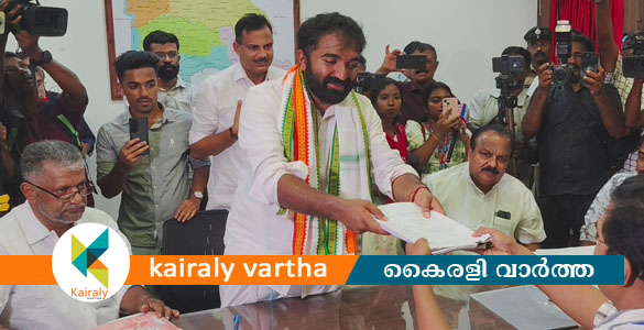 പുതുപ്പള്ളിയിലെ യുഡിഎഫ് സ്ഥാനാർത്ഥി ചാണ്ടി ഉമ്മൻ നാമനിർദ്ദേശ പത്രിക സമർപ്പിച്ചു
