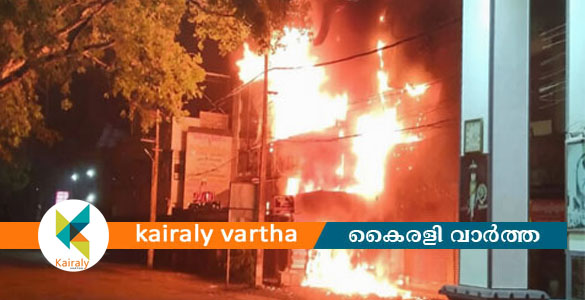 ഏറ്റുമാനൂർ പേരൂർക്കവലയിൽ നാലു കടകളിൽ തീപിടുത്തം
