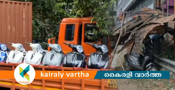 പാലാ മുത്തോലിയിൽ കണ്ടെയ്&zwnj;നർ ലോറി അപകടം: ഒഴിവായത് വന്&zwj;ദുരന്തം