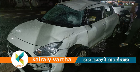 ഏറ്റുമാനൂര്&zwj; സെന്&zwj;ട്രല്&zwj; ജംഗ്ഷനില്&zwj; കാര്&zwj; തലകീഴായി മറിഞ്ഞു; ഡ്രൈവര്&zwj; 'മുങ്ങി'