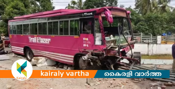 കുന്നംകുളത്ത് നിയന്ത്രണം നഷ്ടപ്പെട്ട സ്വകാര്യ ബസ് അഞ്ച് വാഹനങ്ങളിൽ ഇടിച്ചു കയറി; രണ്ട് മരണം