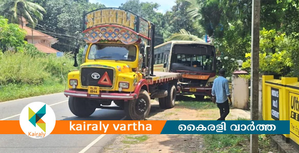 ആറാം മൈലിൽ മൂന്ന് വാഹനങ്ങൾ കൂട്ടിയിടിച്ച് അപകടം
